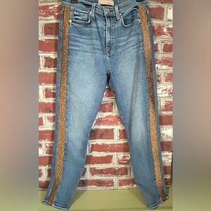 EUC. 7 For All Mankind Jeans with shiny bronze Stripes. Unisex size 28.
